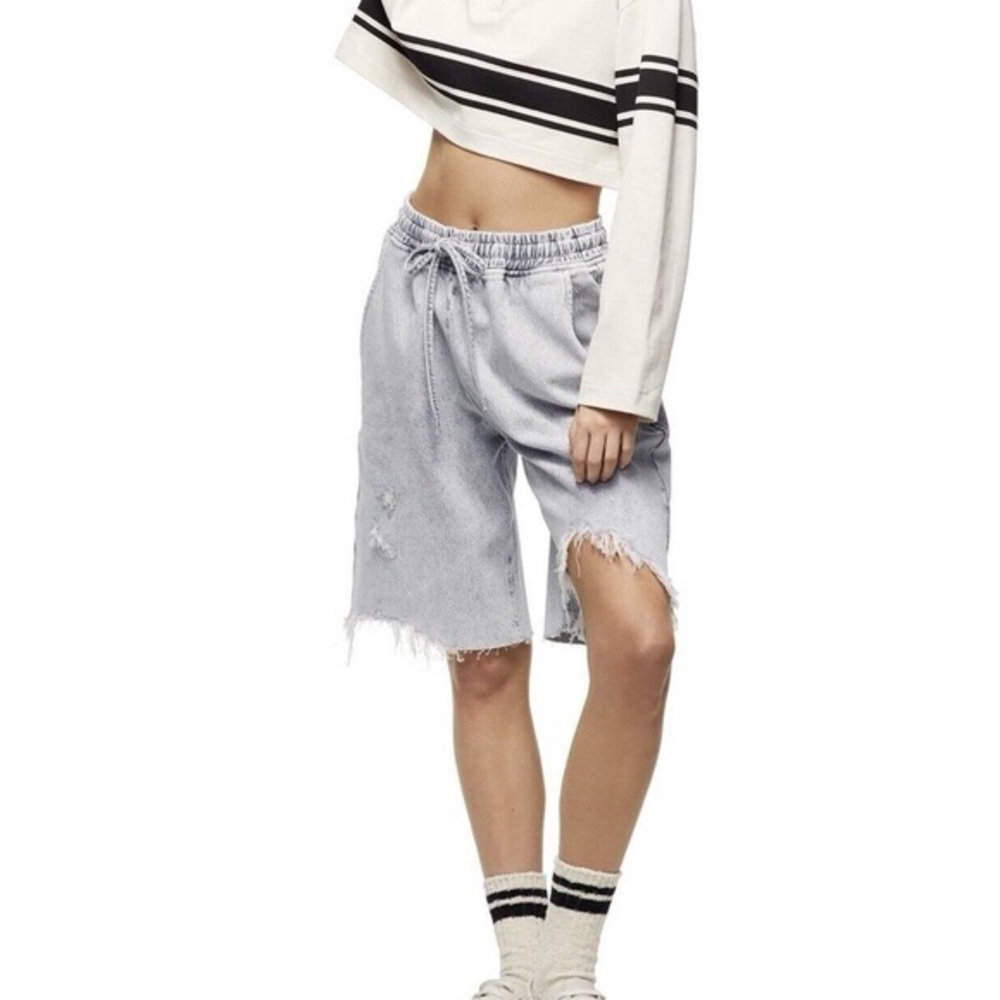 Zara Light Gray Distressed Jean Shorts